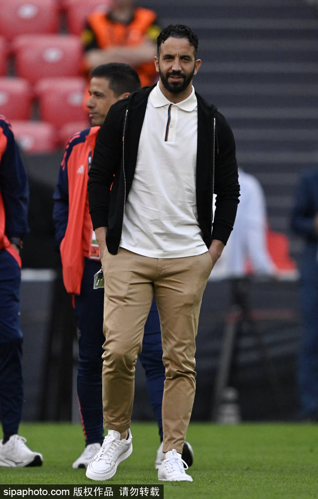 队在训练中, 前有一个明